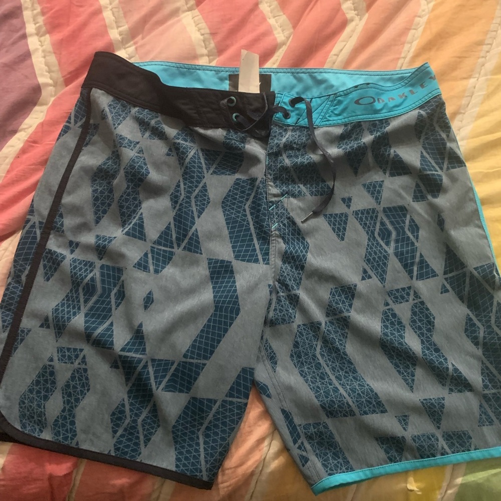 Oakley Men's Geometric Blue and Black Board Shorts